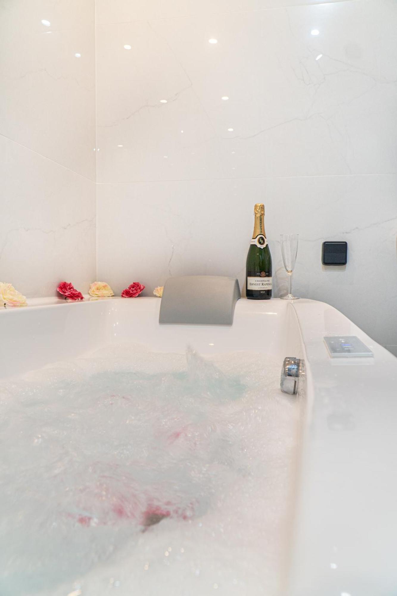 Paradise+ With Jacuzzi In The Heart Of Athens!