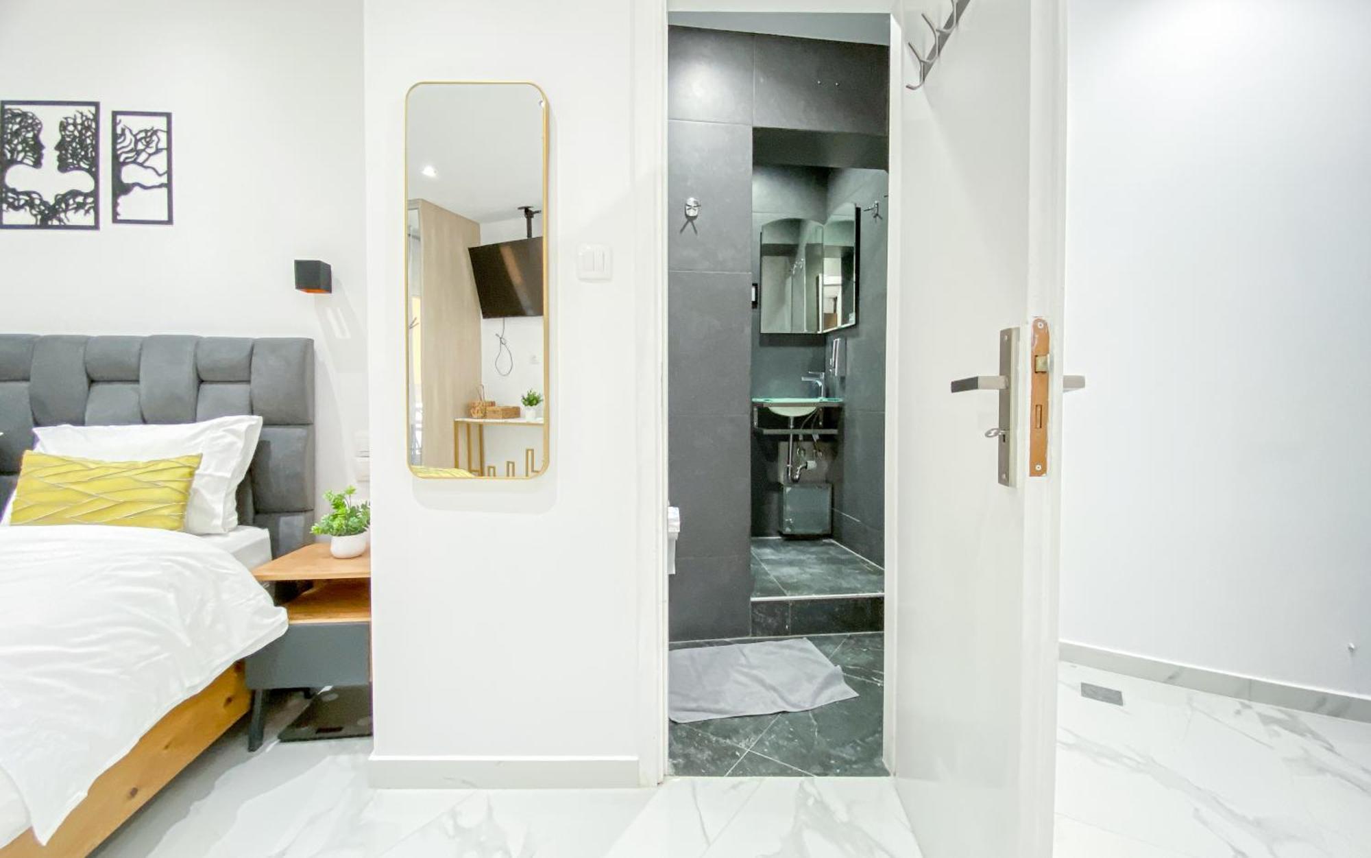 Apartment Paradise+ With Jacuzzi In The Heart Of Athens! *
