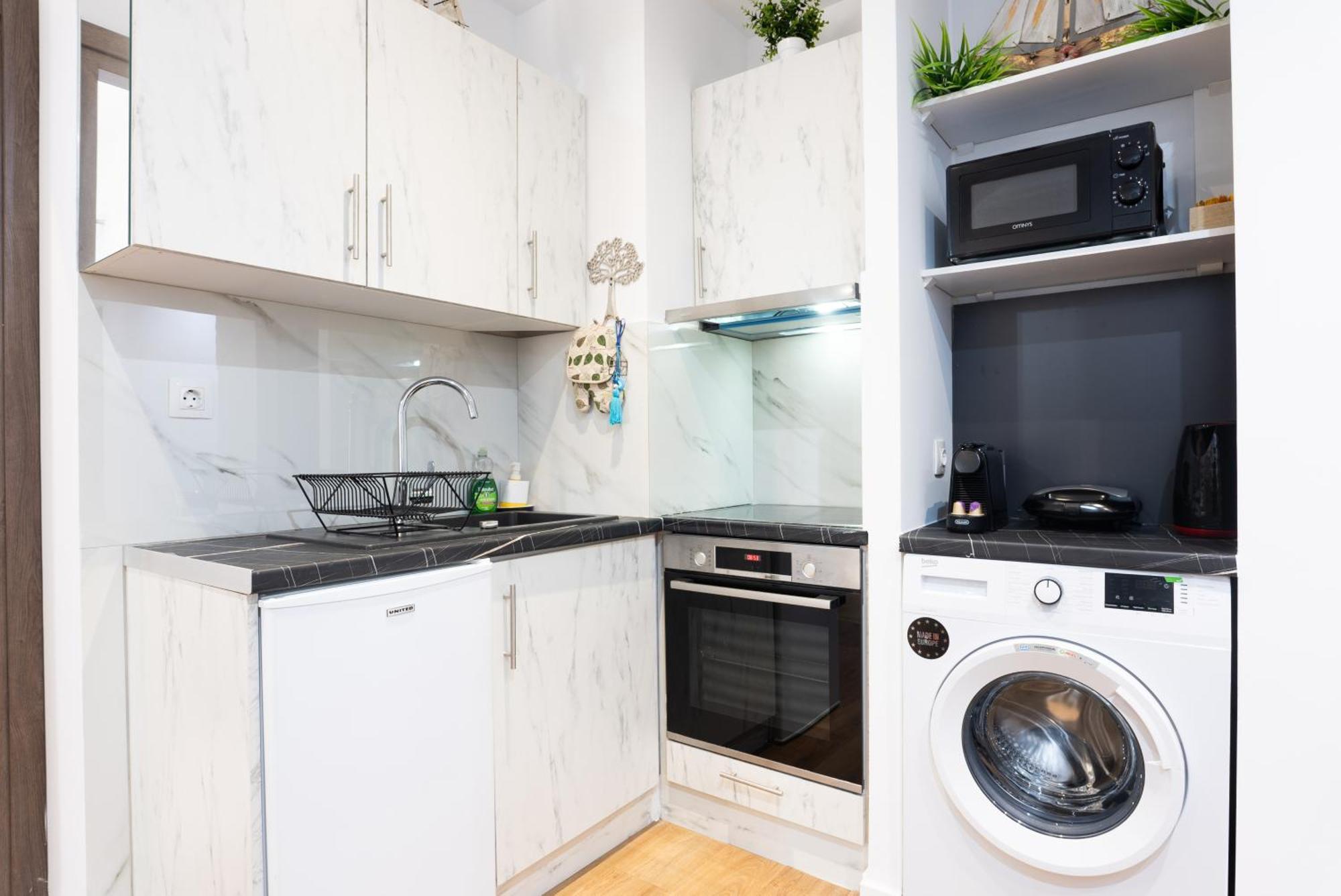 Apartment Paradise+ With Jacuzzi In The Heart Of Athens! Athens