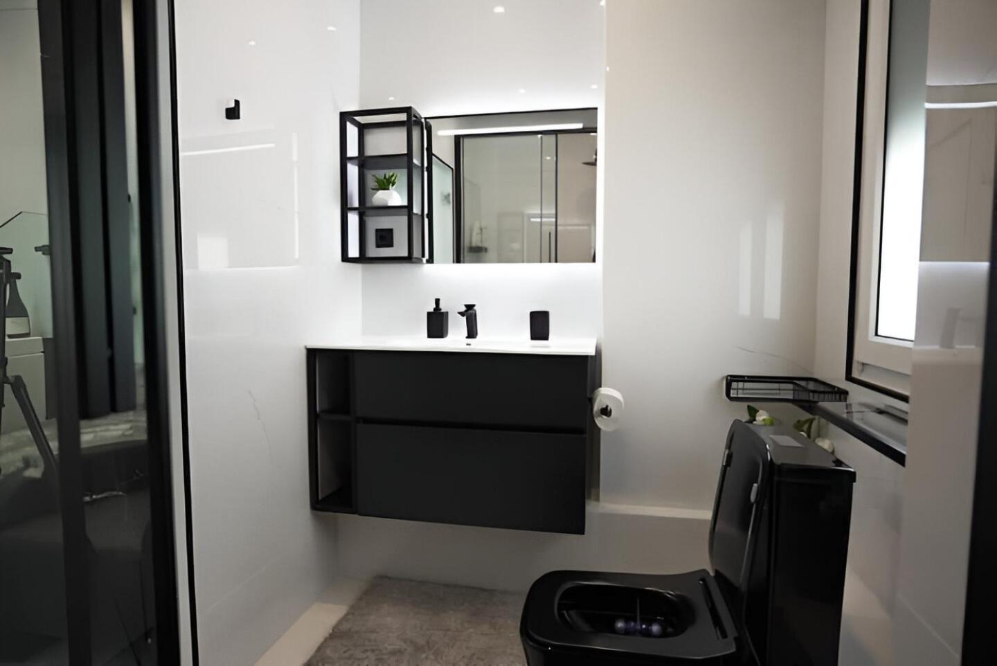 Apartment Paradise+ With Jacuzzi In The Heart Of Athens!