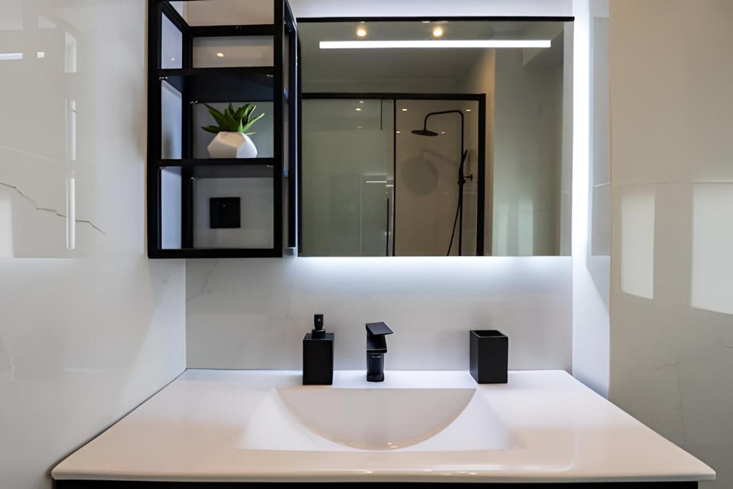 Paradise+ With Jacuzzi In The Heart Of Athens! Apartment *